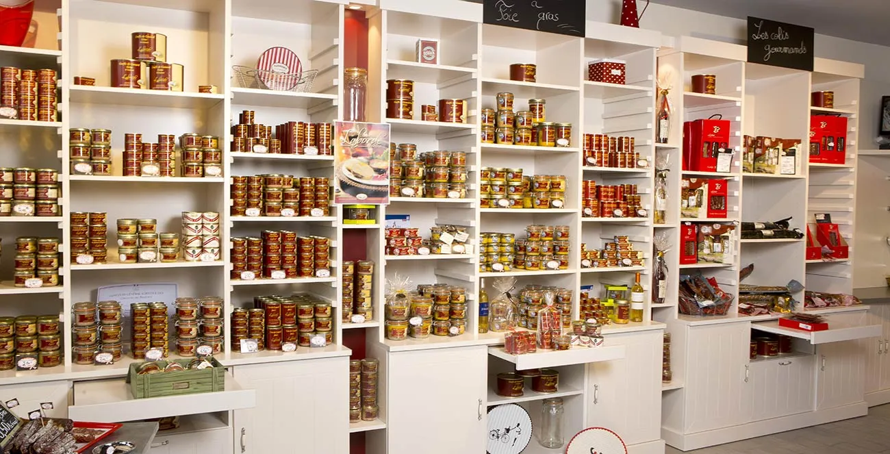 Rayonnages d’une boutique Maison Laborde