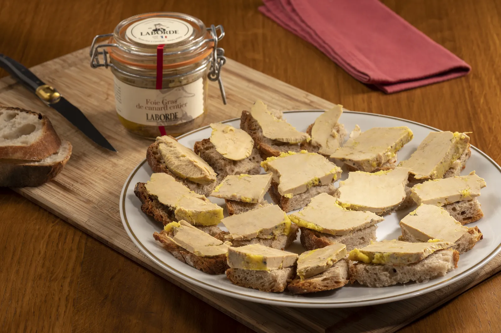 Toasts de foie gras entier et bocal de la conserverie Laborde